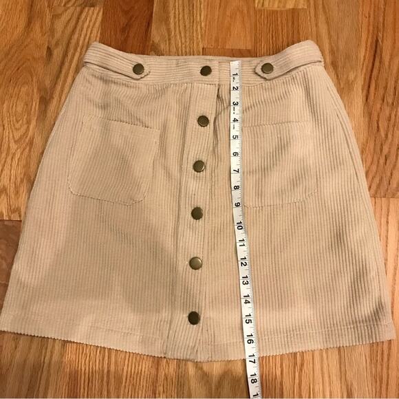Loveriche Corduroy button down mini Skirt with front pockets size small - Picture 3 of 6